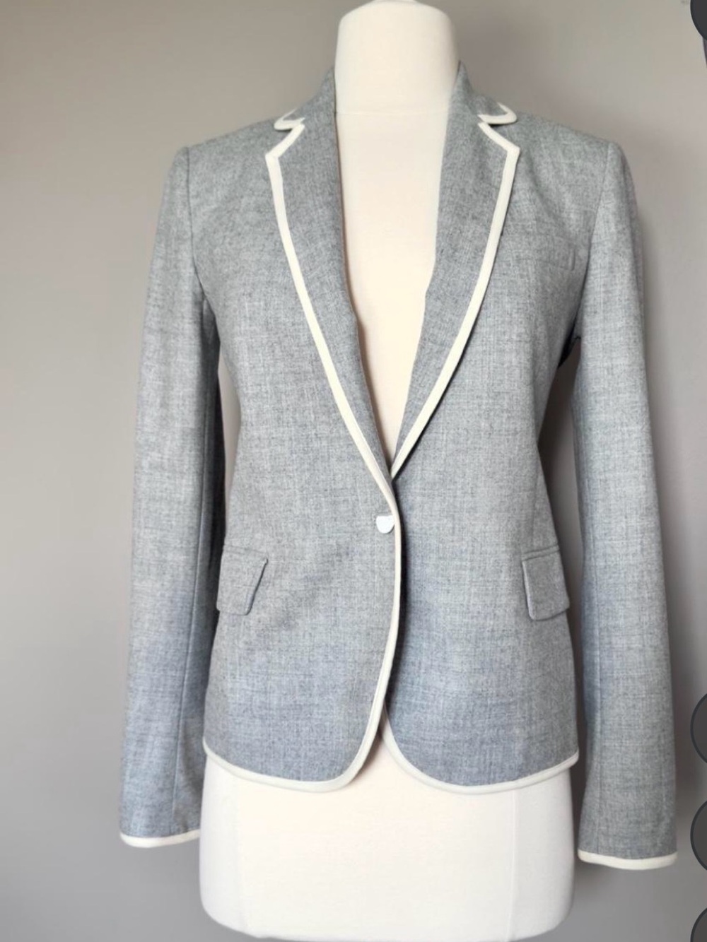 Theory Light Gray Wool Blazer with White Piping